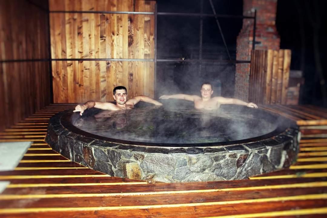Hirskyy Svitanok ミホヴォ エクステリア 写真